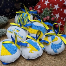 Набір новорічних іграшок вишитих бісером "Символіка України"